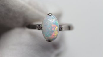 18K WHITE GOLD AUSTRALIAN OPAL  RING 1.00ct, 1.68 GRAMS, SIZE  OPAL FINE GEMSTONE JEWLERY