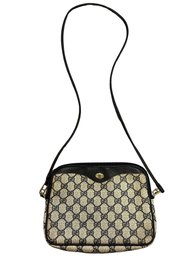 Gucci GG Logo Crossbody Purse 97.02.068 Vintage Navy Blue Shoulder Bag Authentic