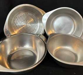 Small Stainless Steel Dishes And Large Stainless Steel Mixing Bowl
