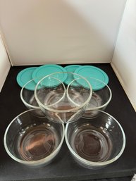 5 Pyrex Bowls With Lids