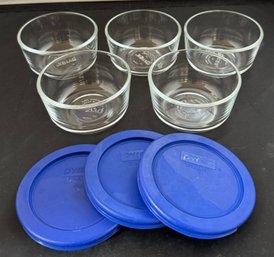 5 Pyrex Bowls With Lids