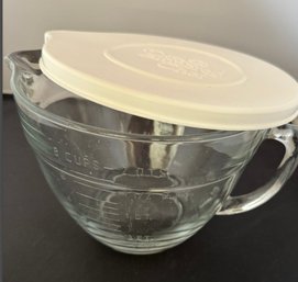 Pampered Chef 2 Qt Measuring Bowl & Lid