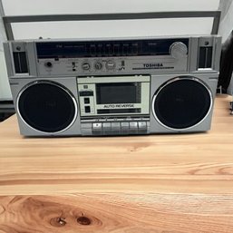Retro Toshiba 80's Boom Box 'Ghetto Blaster' Am/fm Cassette Player . Model RT-6075