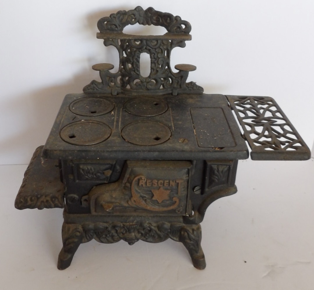 Child's Cast Iron Cook Stove 2534