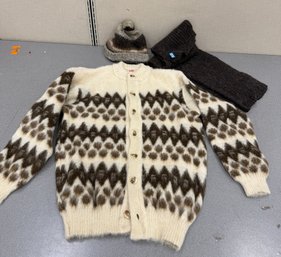 Vintage Icelandic Wool  Sweater Hat And Scarf Made In Iceland