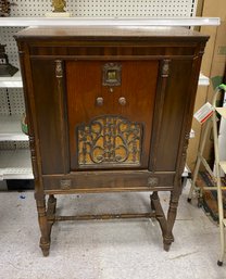 Antique Cabinet Radio