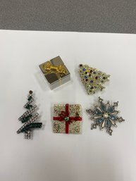 Vintage Xmas Costume Jewelry