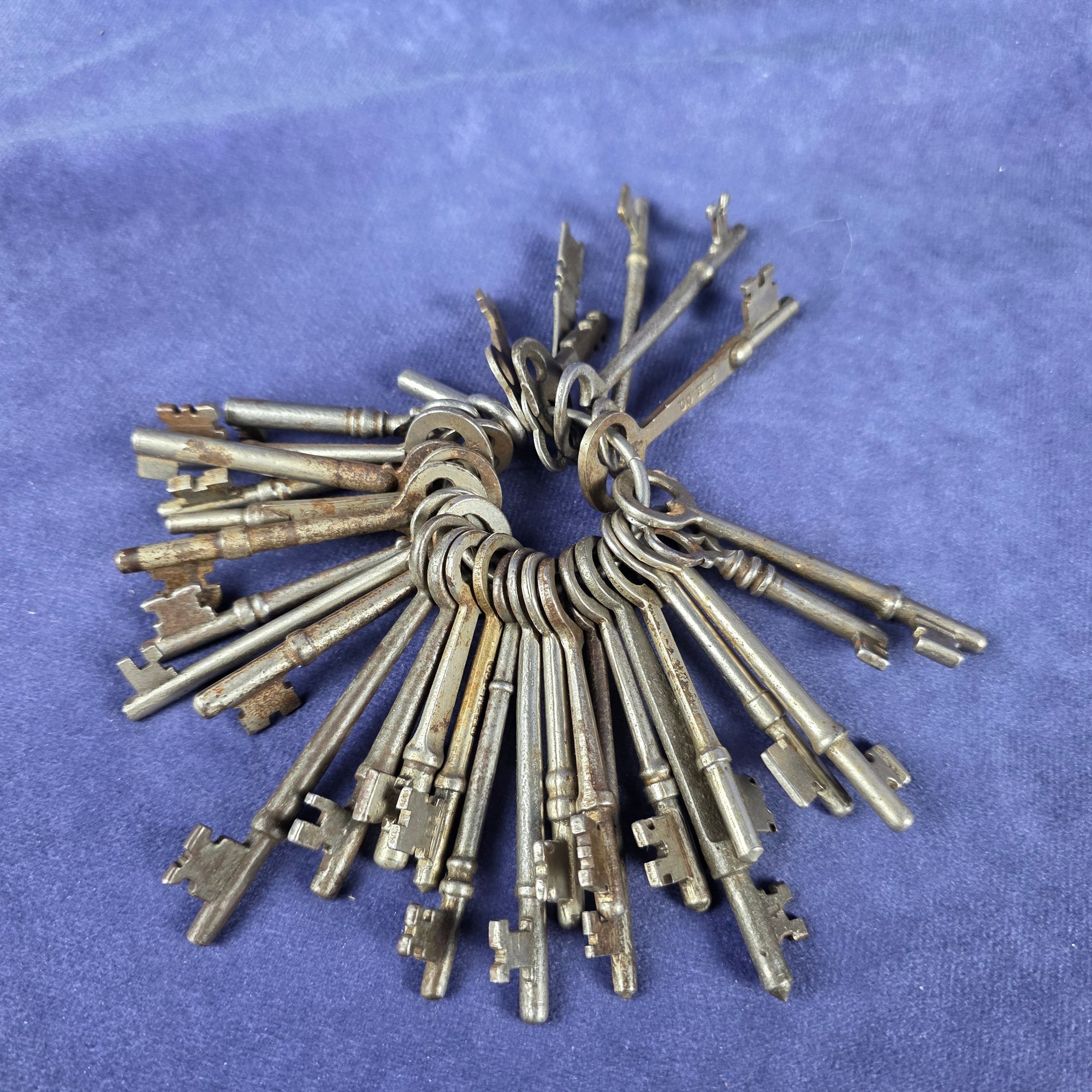 Antique Keys X 32 #14130 | Auctionninja.com
