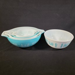 Pyrex Blue Butterprint Amish Cinderella Mixing Bowl Set 5-Piece Lot