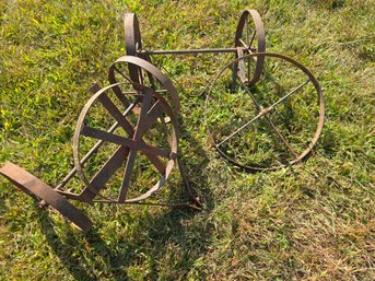 Antique Metal Wheels Great Lawn And Garden Decor