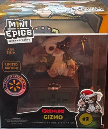 Weta Workshop Mini Epics Gremlins Gizmo With Santa Hat Exclusive Figure