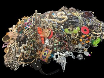 Bag With Over 60 Pounds Of Costume Jewelry Unpicked