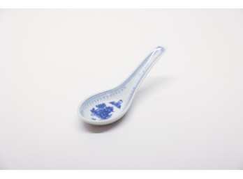 Chinese Porcelain Soup Spoon, Pagoda Motif