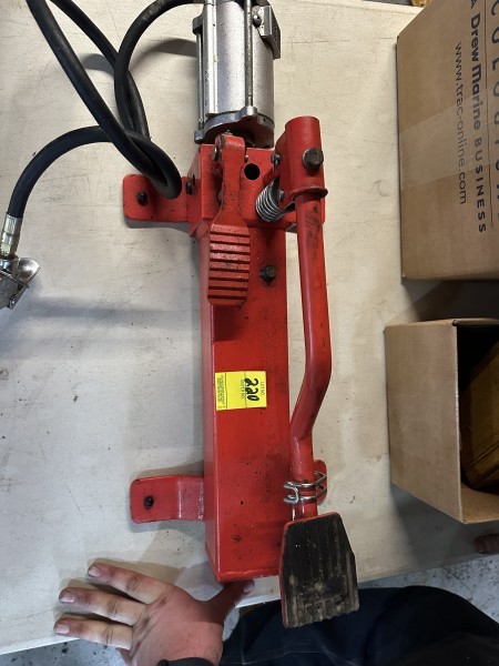 Foot Pedal Power Pump #13882 | Auctionninja.com