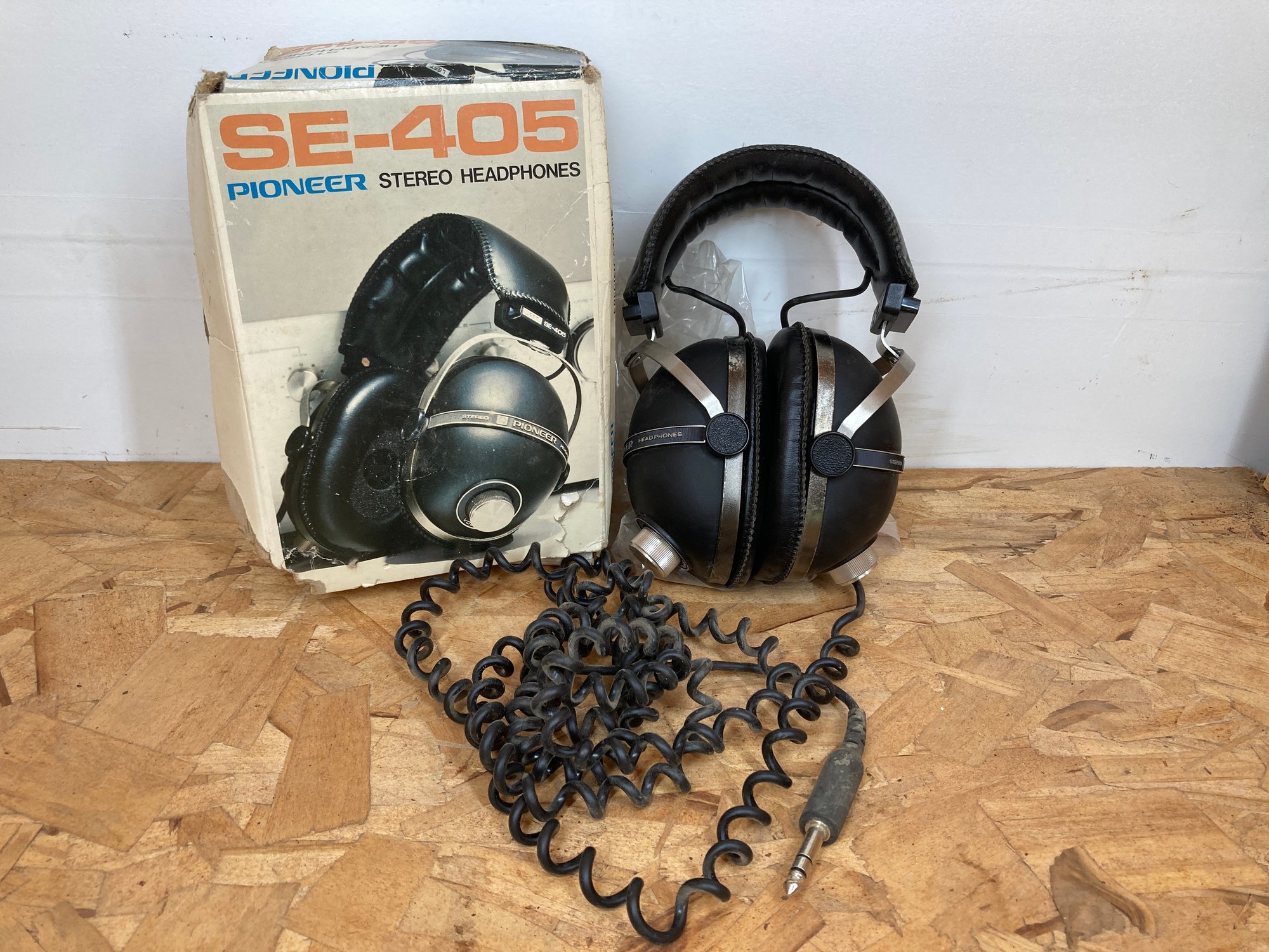 Vintage PIONEER SE-405 STEREO HEADPHONES With Original Box #10918