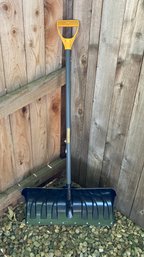 True Temper Brand Black Snow Shovel