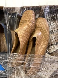 Large Lot Of Nice Womens Loafers- Approx. Sz 6- More Pics