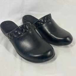 Nice Black Size 9 Womens Clogs