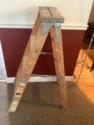 4 FOOT WOOD HEAVY DUTY STEP LADDER