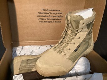 New W/ Tags Mens  Hiking Boots Size 12