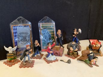 Harry Potter Figurines & 2 Harry Potter Bookmarks
