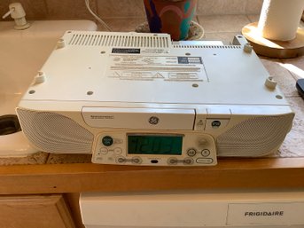 Vintage GE Under Counter Am Fm CD Player