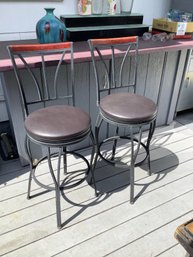 2 Outdoor Cushioned Swivel Bar Stools Lot 1