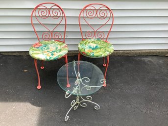 2 Outdoor Chairs With Table