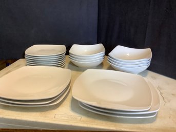 Modern Styleed White Dishes