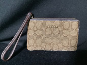 New-Authentic Coach Signature Wristlet