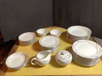 Hira Fine China From Japan 41 Pieces