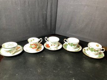 5 Christmas Cups And Saucers