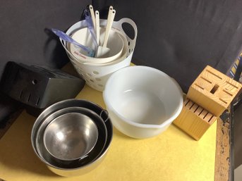 Assorted Kitchen Helpers Including Sunbeam Mixing Bowl & Betty Crocker Bowls