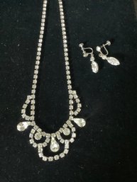 Beautiful Necklace And Earring Costume Jewelry Set