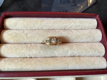 Art Deco 14 Kt. Diamond Ring