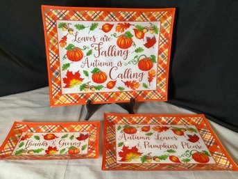 New-Set Of 3. Matching Glass Serving Trays New In Box