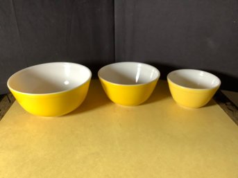 Vintage Set Of 3 Pyrex Yellow Nesting Bowls