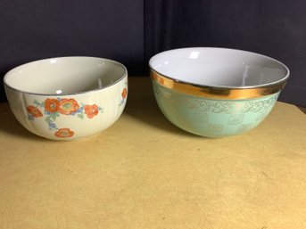 Vintage 2 Halls Kitchenware Mixing Bowls