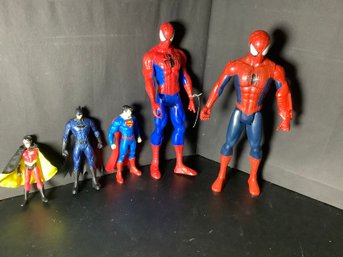 5 Super Heros Figurines