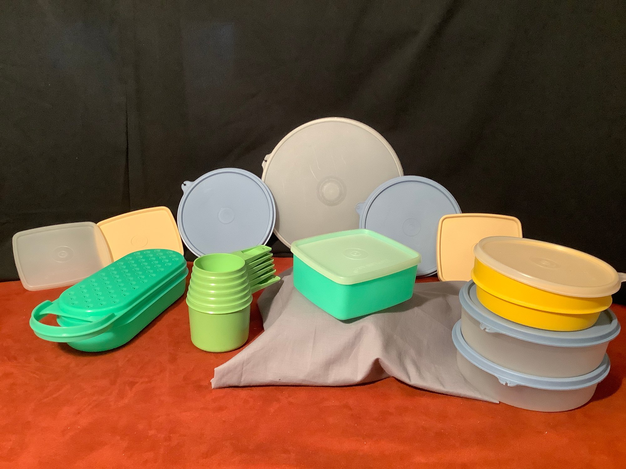 Vintage Tupperware Assortment #11529 | Auctionninja.com
