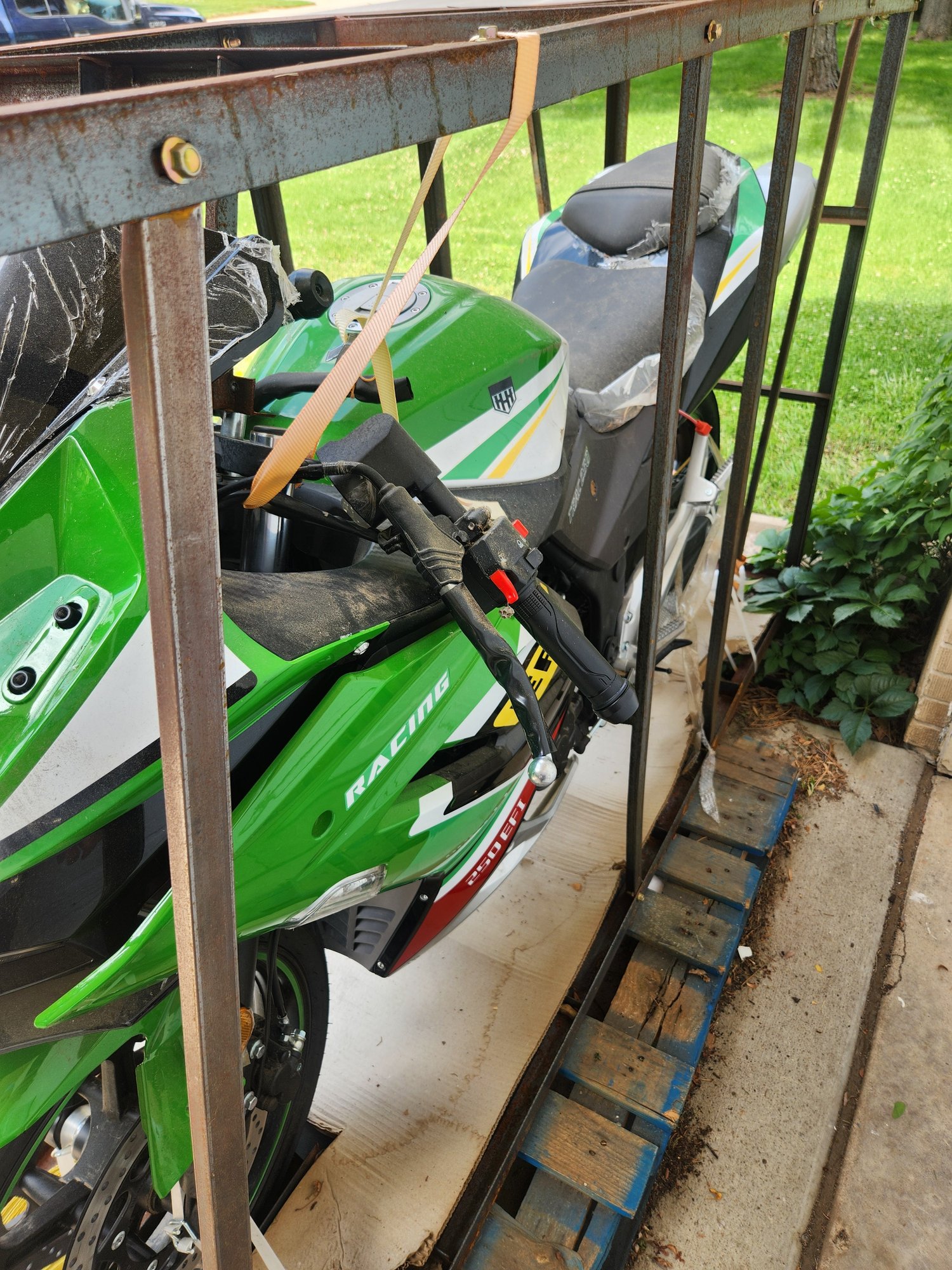 2022 Jiangsu Baodiao 250cc Motorcycle Sportbike Model BD150T-2