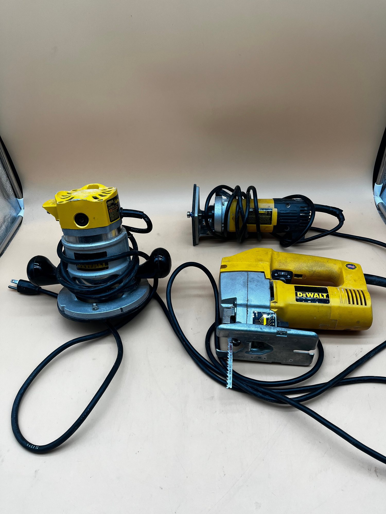 Dw610 Guide 3 Dewalt Tools Orbital Jigsaw DW318, Router DW610 And A Trim Router 673 ...