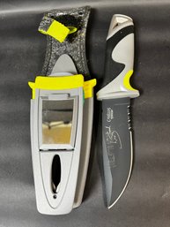 Les Stroud Camillus Survival Knife With Flashlight, Flint, Mirror, Rope, Whistle, Knife Sharpener & Instruct