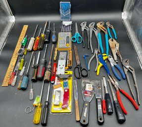 Lot Of Pliers, Scrapers, Utility Knives And Screwdrivers