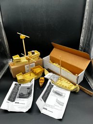 4 J & T Miniatures Vessels Two 25mm Cogs & Two 25mm Viking Ships And A Wood Skiff All NIB