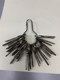 Lot Of 30 Mostly Vintage Keys- Yale, GM, Hurd,jeco, P.O Dept, Master Lock, Etc