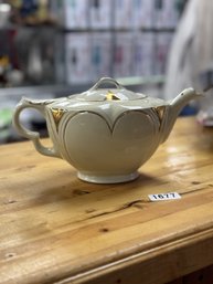 Elegant Vintage Teapot Hull