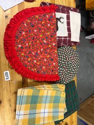 Placemat / Pot Holder Lot Of 8