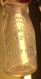 VINTAGE OAK TREE FARM DAIRY INC. HUNTINGTON, LI. HALF PINT MILK STORE BOTTLE