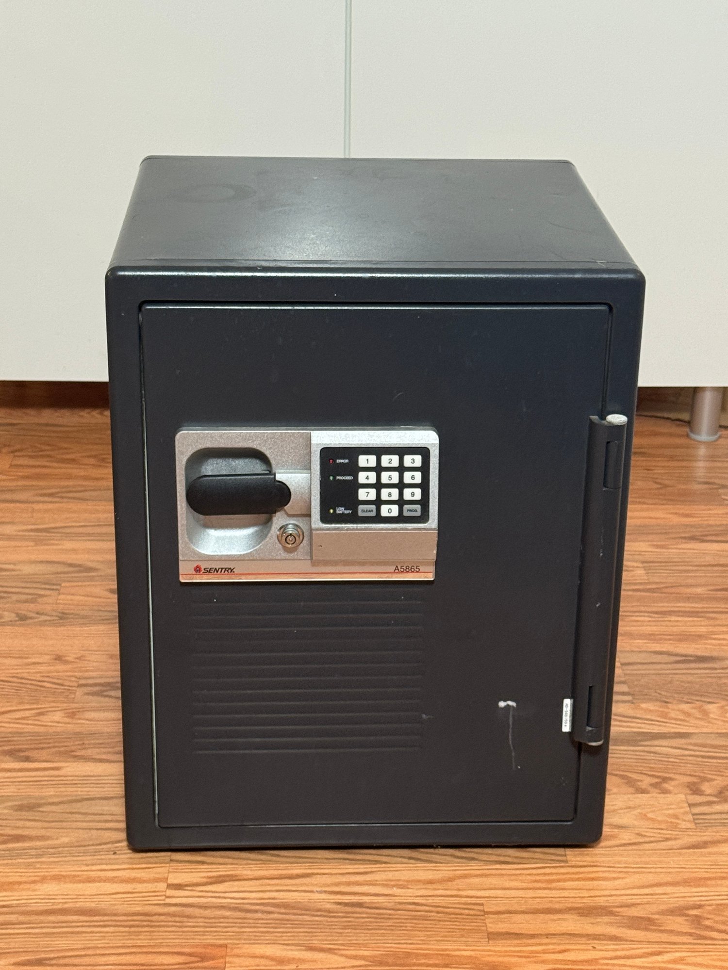 Sentry R3910 Safe Sentry Safe #23008 | Auctionninja.com